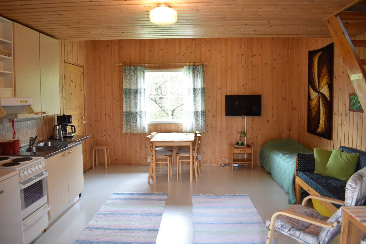 Family Apartment, Garden View | Living room | LED TV, table tennis