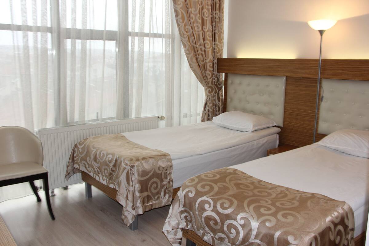 Comfort Twin Room | Minibar (some free items), WiFi (free), bed sheets