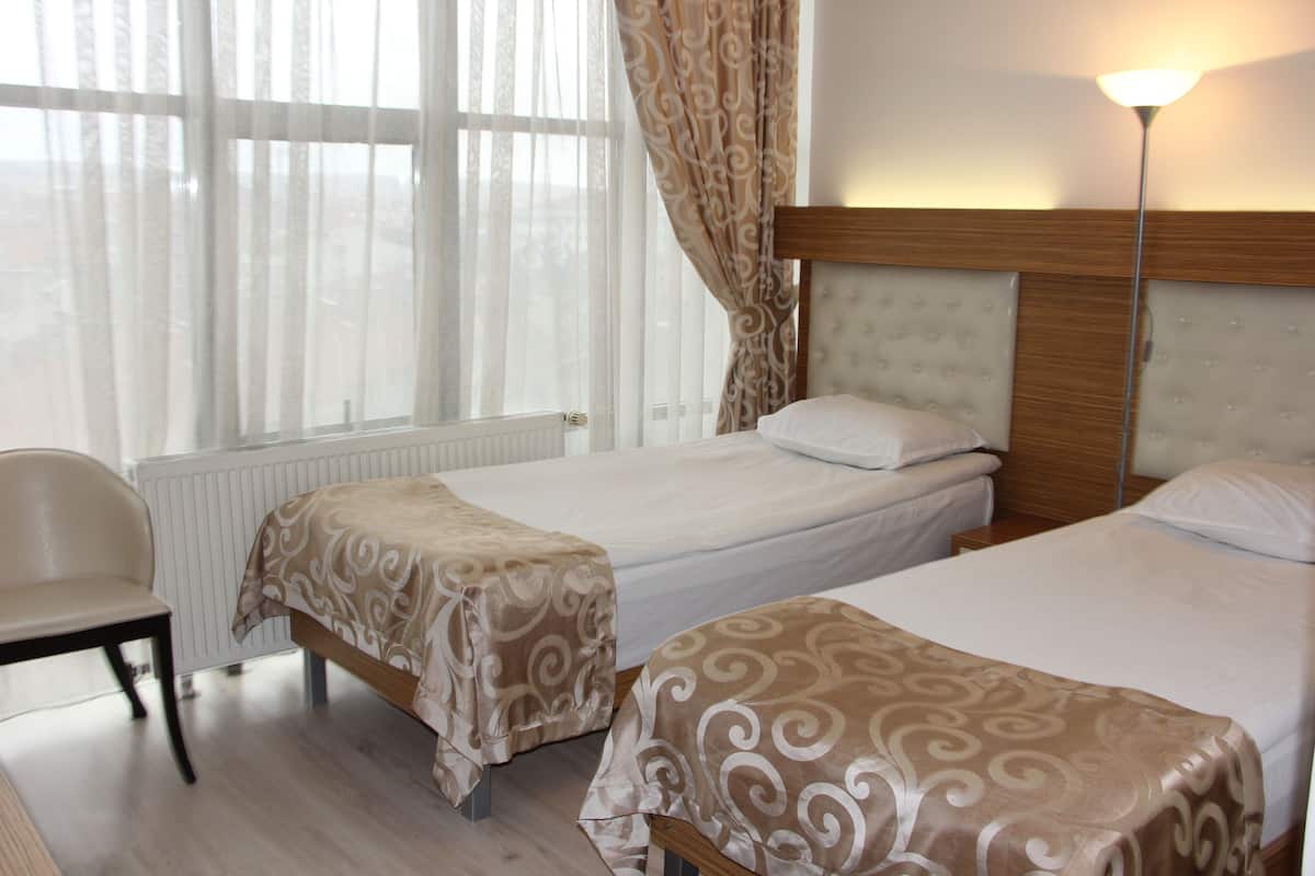 Comfort Twin Room | Free minibar items, free WiFi, bed sheets