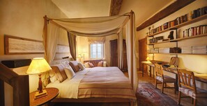 Deluxe Double Room (Margherita) | Down duvets, individually decorated, individually furnished