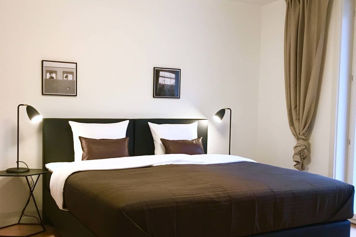 Superior-Apartment, 3 Schlafzimmer, Balkon | Allergikerbettwaren, Schreibtisch, Verdunkelungsvorhänge