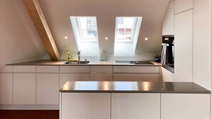 Apartment (attic) | Private kitchen | Espresso maker, coffee/tea maker, fridge, electric kettle - Viadukt Apartments (Zürich)