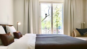 Superior Apartment, 3 Bedrooms, Balcony | Hypo-allergenic bedding available, desk, blackout drapes, soundproofing - Viadukt Apartments (Zürich)