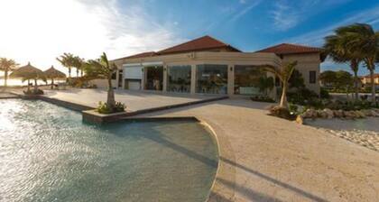 Gold Coast - Beautiful 2 Bedroom Town House