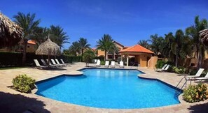 Outdoor pool - Gold Coast - Beautiful 2 Bedroom Town House (Noord)