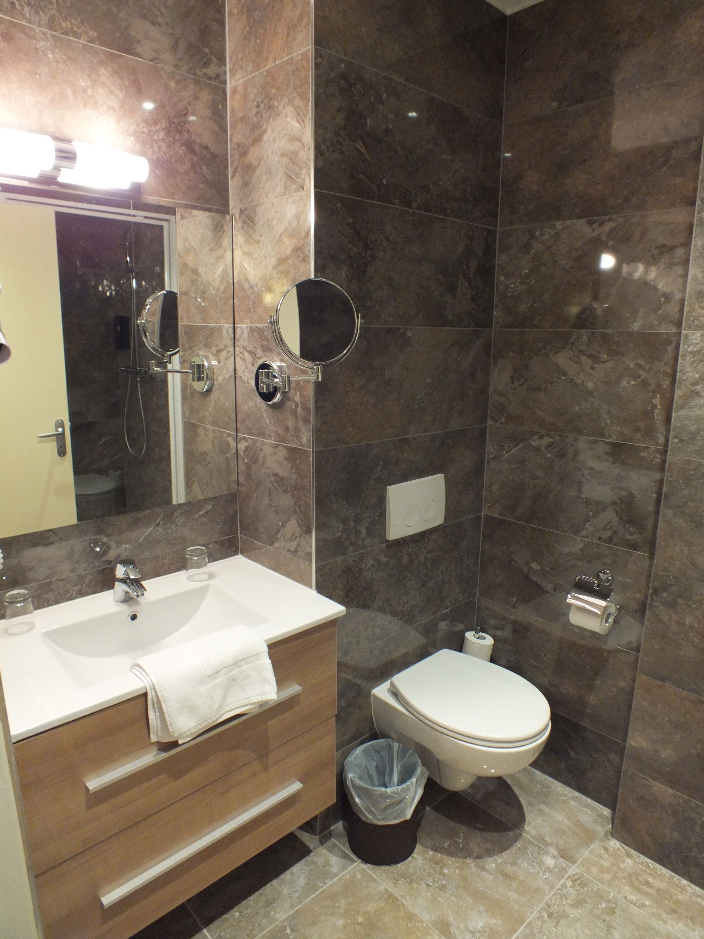 comfort room, non smoking | bathroom | free toiletries, hair dryer, towels