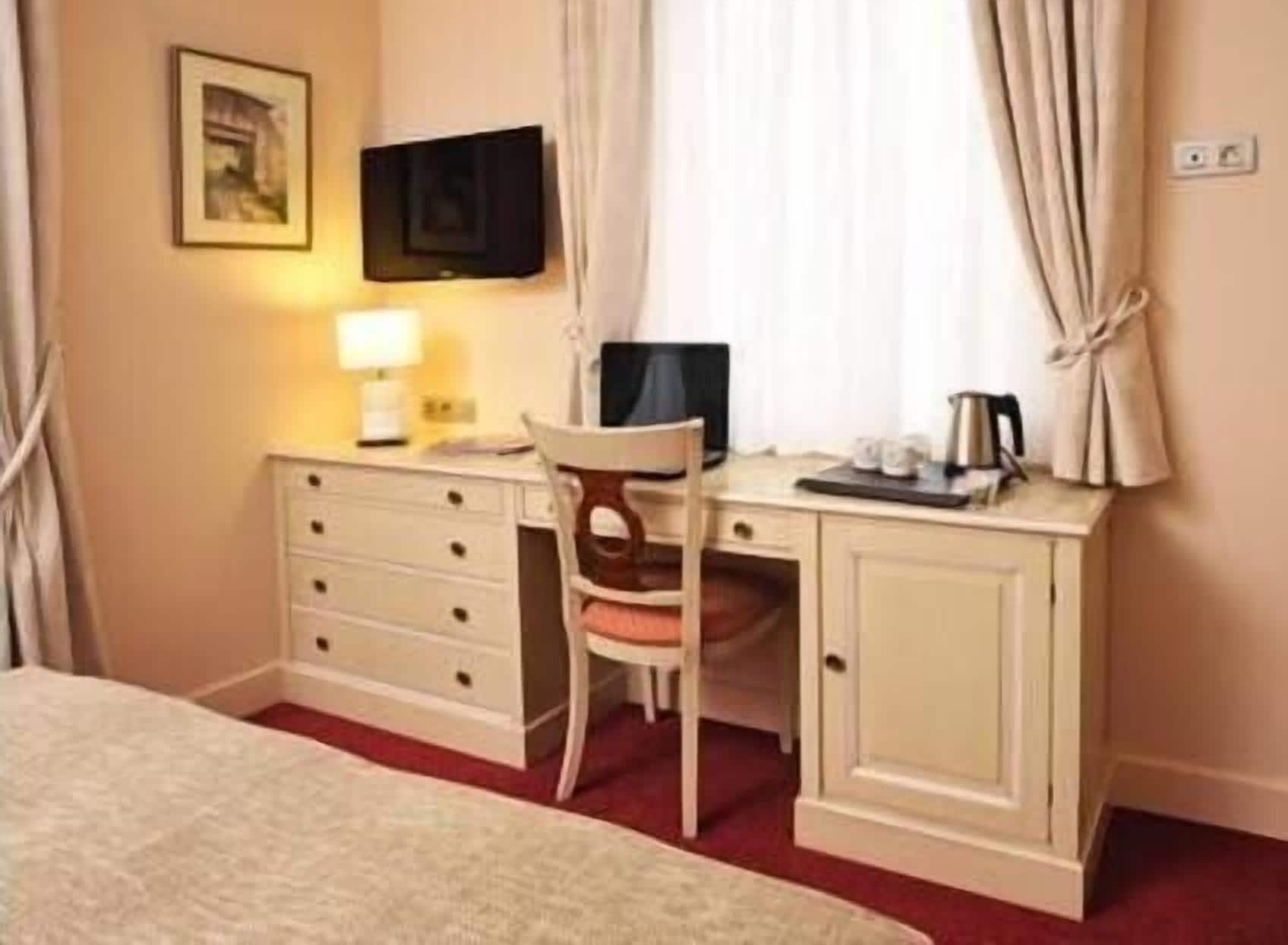 individually decorated, individually furnished, desk, soundproofing