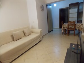 Comfort Apartment, Balcony | Living room