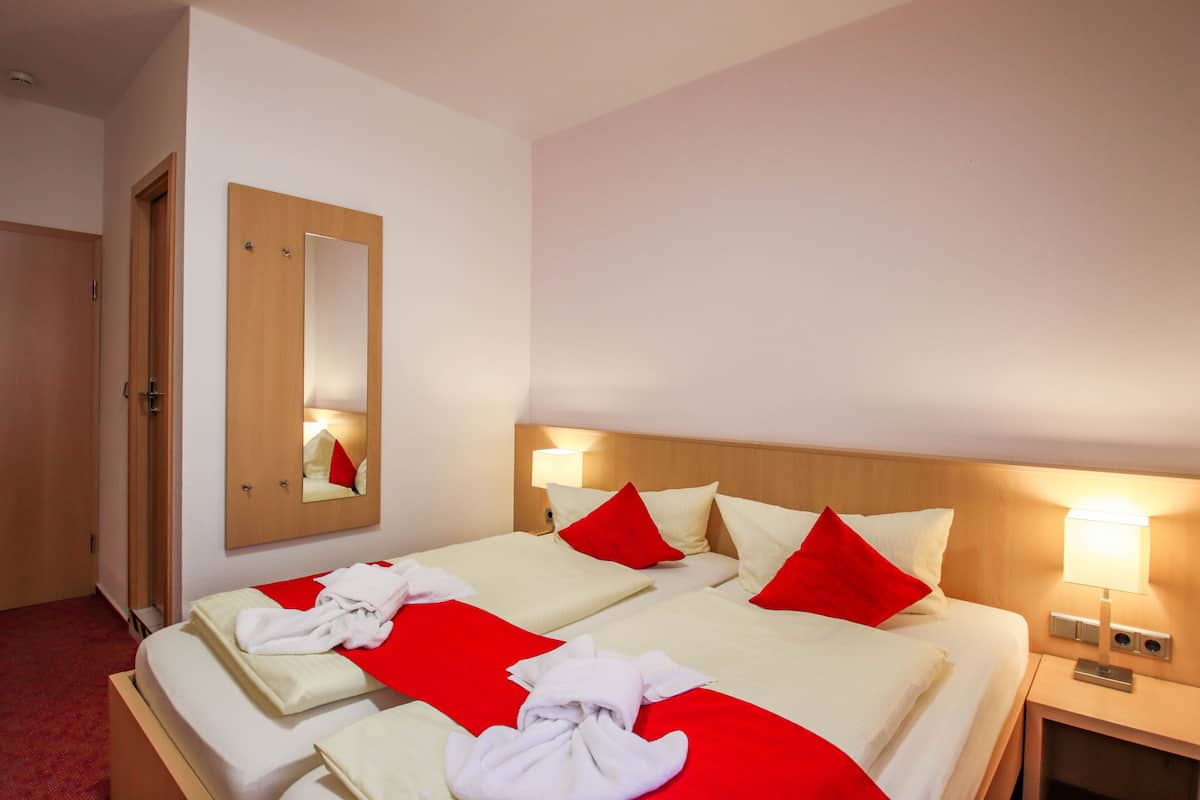 double room | desk, free wifi, bed sheets