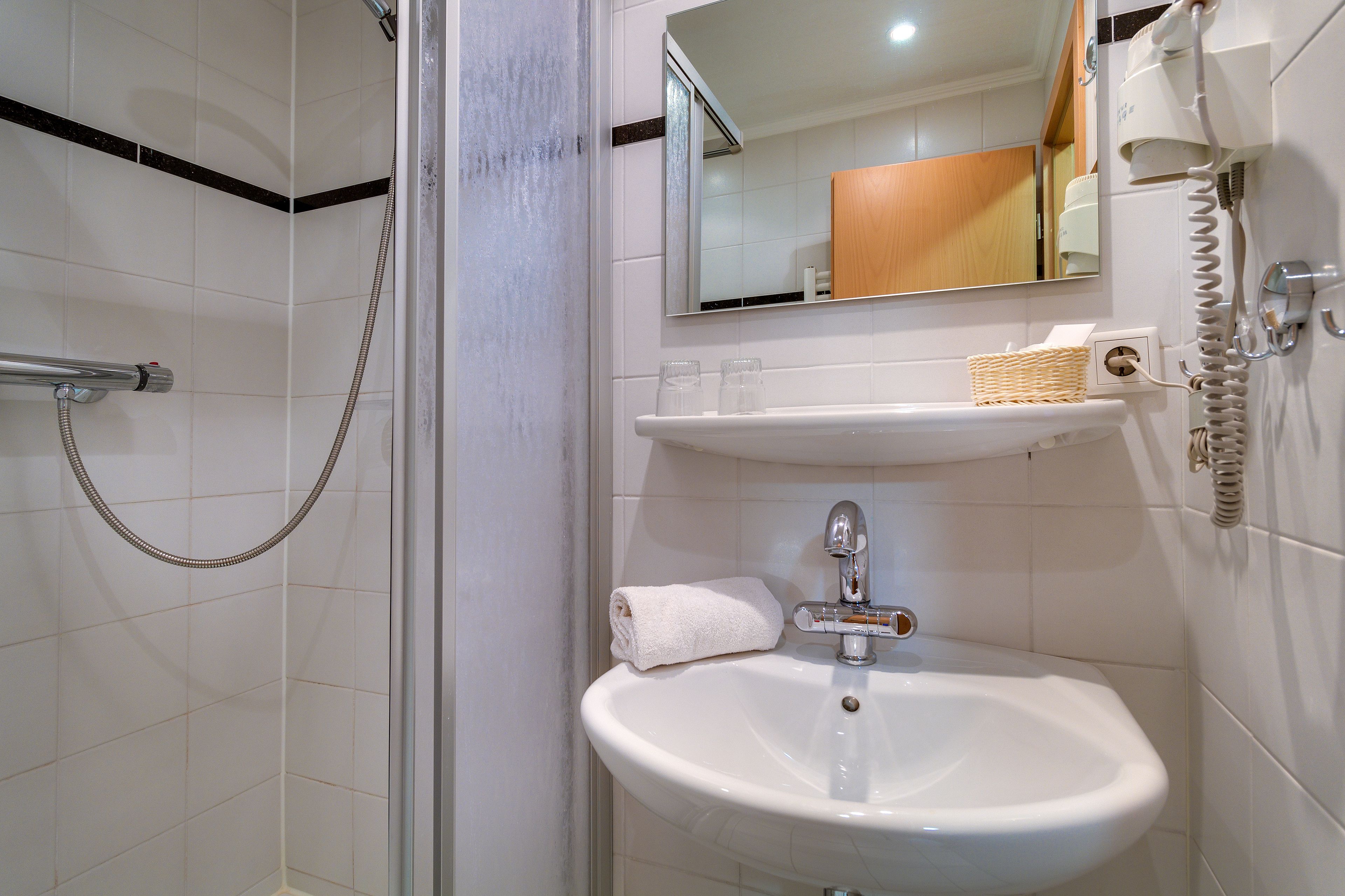 standard triple room, multiple beds | bathroom | shower, free toiletries, hair dryer, towels
