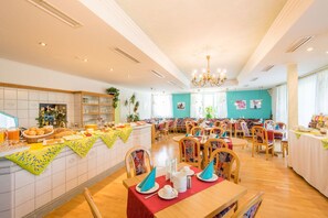 Lobby sitting area - Hotel St. Martin (Marktoberdorf)