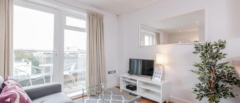 Appartement, 1 chambre | Aire de séjour | Téléviseur à écran plat, lecteur de DVD