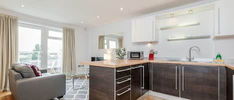 Appartement, 1 slaapkamer | Woonruimte | Flatscreentelevisie en een dvd-speler