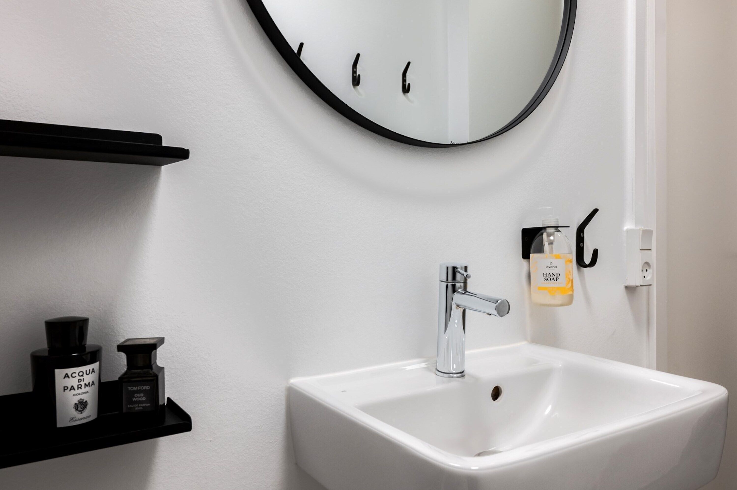Ducha, artículos de tocador gratuitos, secador de pelo, toallas
