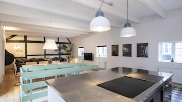 Deluxe Townhome, Multiple Beds, Non Smoking | Private kitchen | Full-size fridge, microwave, oven, stovetop