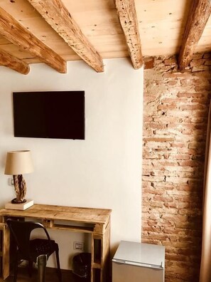 Blackout curtains, soundproofing, free WiFi, bed sheets