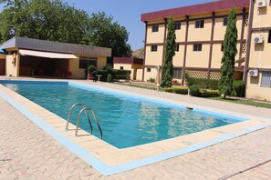 Outdoor pool - Hotel Maroua Palace (Maroua)
