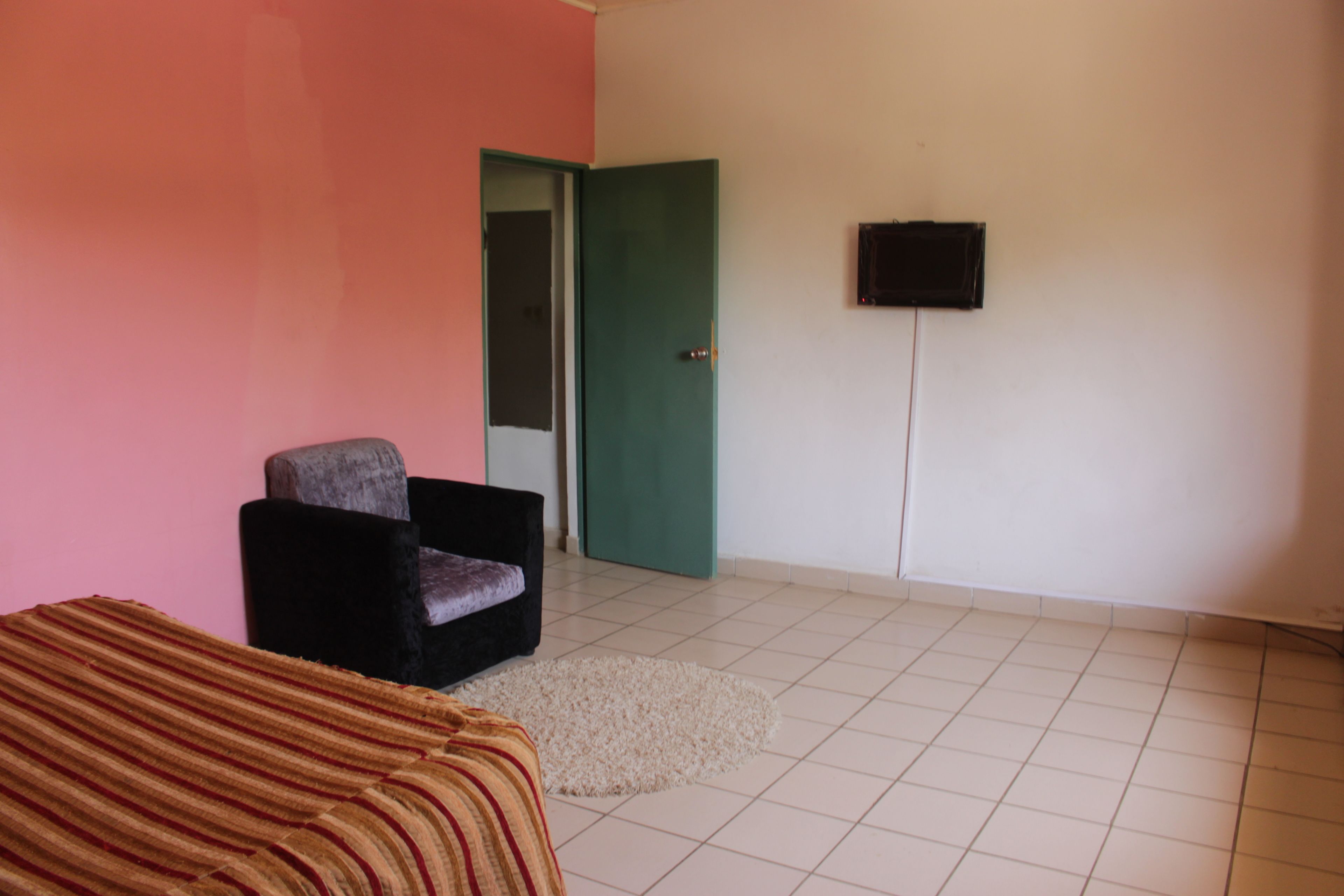 Standard-Doppelzimmer, 1 Doppelbett, Raucher, Poolblick | Schreibtisch, kostenloses WLAN, Bettwäsche