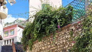 Unclassified image, 3 of 30, button - La Marchesina - Taormina Historic Center (Taormina)
