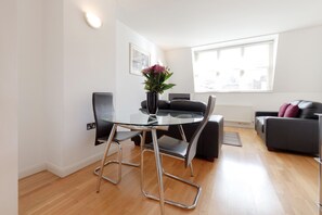 Studio | Living area