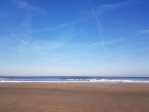 Beach nearby, white sand - Villa Zeezicht (Noordwijk)