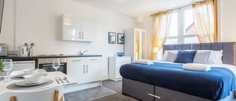 Superior Studio (Private External Bathroom) | Premium bedding, iron/ironing board, free WiFi, bed sheets