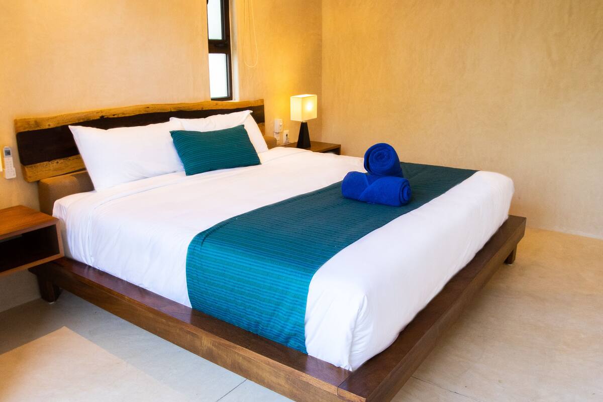 Deluxe Penthouse, 3 Bedrooms | Egyptian cotton sheets, premium bedding, in-room safe
