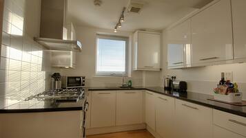 Full-sized fridge, microwave, oven, dishwasher