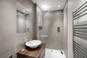 Lägenhet - 2 sovrum | Badrum | Hårtork och handdukar