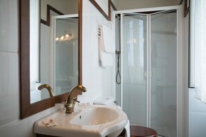 Deep-soaking bathtub, free toiletries, hair dryer, towels