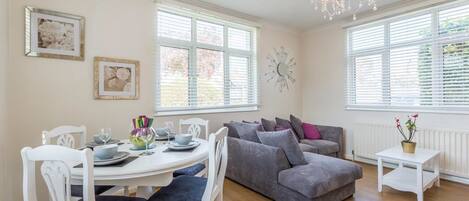 Apartment, 2 Bedrooms | Living area