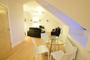 Apartment, 1 Schlafzimmer | Wohnbereich | Flachbildfernseher