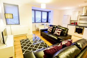 Flat-screen TV - Roomspace Apartments -Kirk Court (Dorking)