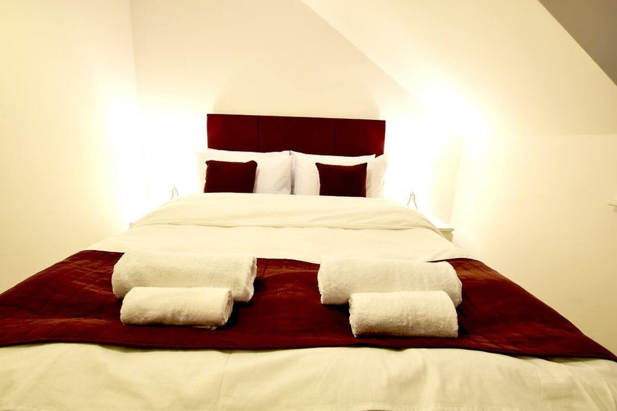 In-room safe, iron/ironing board, WiFi (free), bed sheets