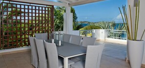 Outdoor dining - Villa Amaryllis (Lowlands)