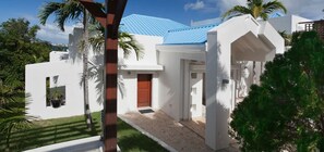 Front of property - Villa Amaryllis (Lowlands)