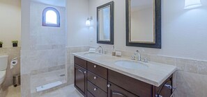 Bathroom - Condo Marina 360 (Lowlands)