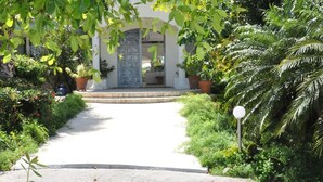 Exterior - Villa Cascades (Les Terres Basses)