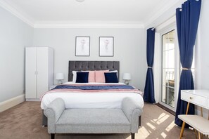 Exclusive Apartment, 3 Bedrooms | 3 bedrooms, premium bedding, iron/ironing board, free WiFi - Compass Point by Sorted Stay  (Southend-on-Sea)