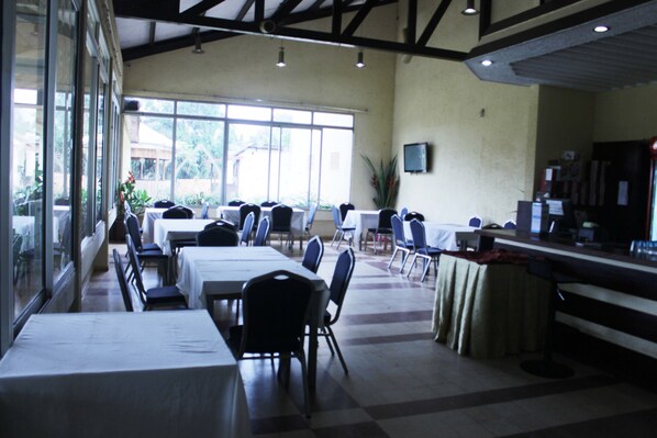 Breakfast, lunch, dinner served; local and international cuisine