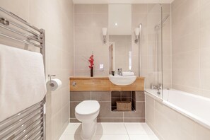Appartement, 2 chambres | Salle de bain