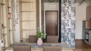 Superior Apartment, 1 Bedroom | In-room dining - Keleti Aparthotel (Budapest)