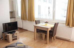 Grand Studio | Dining room - Keleti Aparthotel (Budapest)