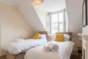Apartment (Split Level) | Premium bedding, iron/ironing board, free WiFi, bed sheets