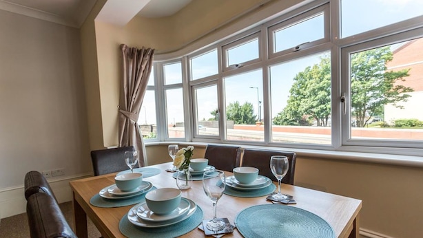 Apartment (Split Level) | In-room dining - Hamlet Heights (Southend-on-Sea)