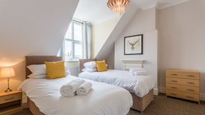 Apartment (Split Level) | Premium bedding, iron/ironing board, WiFi (free), bed sheets - Hamlet Heights (Southend-on-Sea)