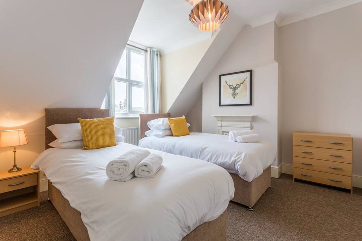 Apartment (Split Level) | Premium bedding, iron/ironing board, free WiFi, bed sheets