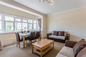 Appartement (Split Level) | Aire de séjour | Téléviseur à écran plat