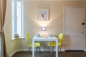 Apartment (Ground Floor) | In-room dining