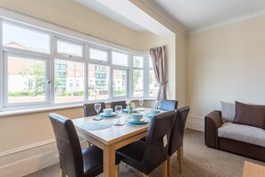 Appartement (Split Level) | Repas dans la chambre